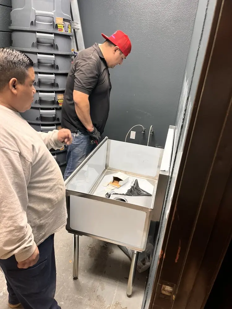 Commercial plumbing and sink installation in Los Ranchitos